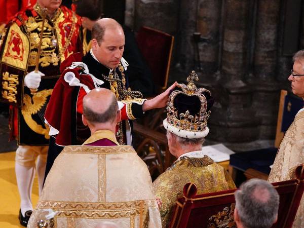 Momento en que William prometió ser leal a su padre, el rey Carlos III.