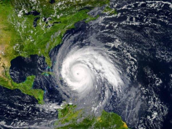 Imagen satelital de un huracán en el Atlántico.