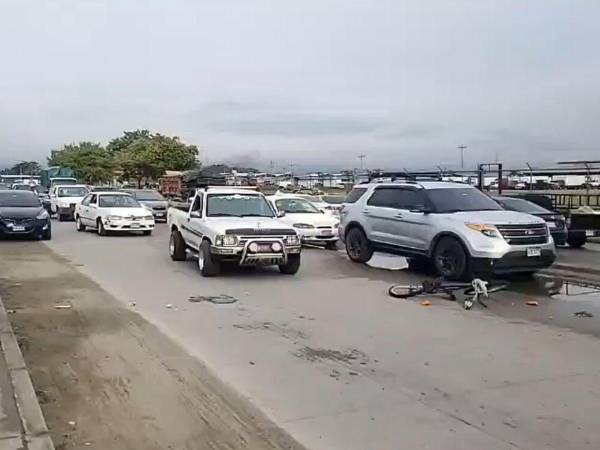 El hombre iba saliendo de la central de abastos cuando fue embestido.