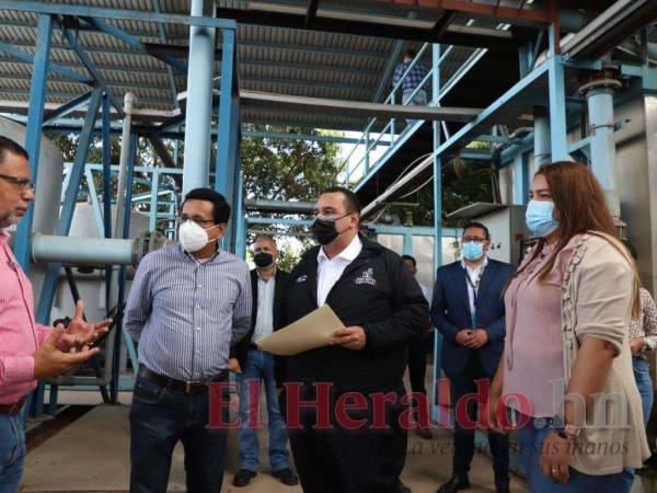 El alcalde Jorge Aldana recorrió la planta de Miraflores y conoció de primera mano las necesidades que la UMAPS deberá afrontar.