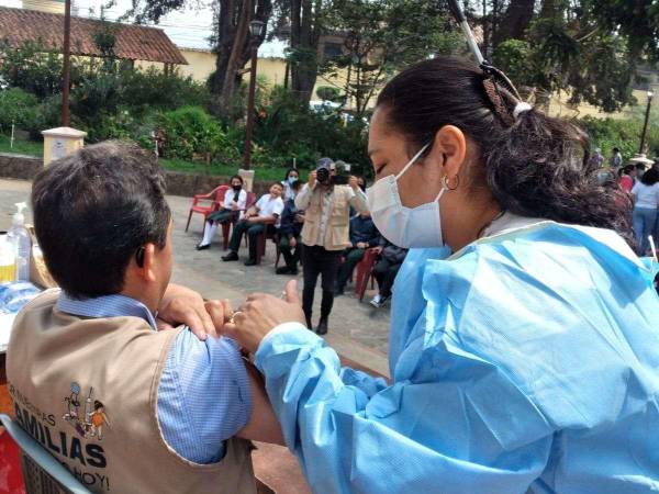 La Jornada Nacional de Vacunación comenzó a nivel nacional ayer y concluirá el 31 de mayo en los 18 departamentos del país; las vacunas estarán disponibles en las 20 regiones sanitarias.