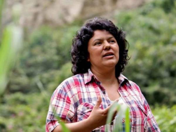 Al momento de su muerte Berta Cáceres luchaba contra el proyecto Agua Zarca, que utiliza las aguas del río Gualcarque. Fue considerada 'Guardiana de los Ríos' y como la mujer que le torció la mano al Banco Mundial y a China. En julio de 2016 el Congreso de EEUU incluso planteó cancelar ayudas a Honduras mientras no se hiciera justicia (Foto: El Heraldo Honduras/ Noticias de Honduras)