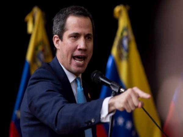 El líder opositor Juan Guaido fue ratificado el lunes 3 de enero por la oposición fracturada. como 'encargado de la presidencia' de Venezuela, figura que el mandatario adoptó en 2019 con apoyo internacional para intentar desplazar del poder, sin éxito, al presidente socialista Nicolás Maduro. Foto: Agencia AFP.