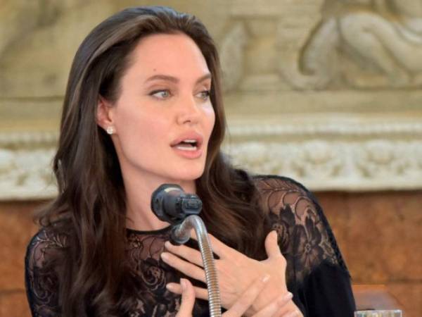 Angelina Jolie se encontraba en Camboya promocionando su nueva película. Foto: AFP