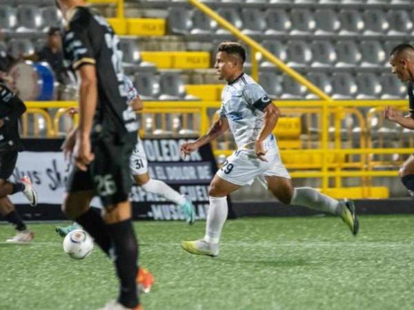 Alejandro Reyes anota su primer gol con el Sporting San José