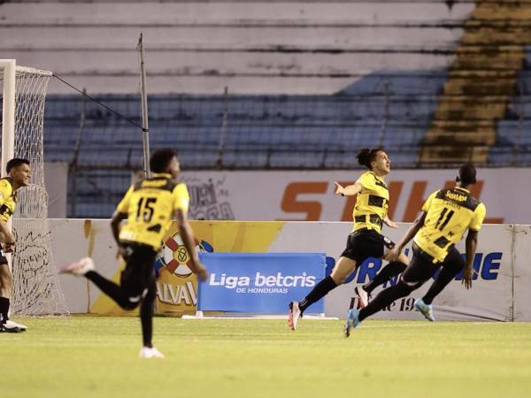 Así fue el golazo de Carlos Mejía con el Real España ante Motagua