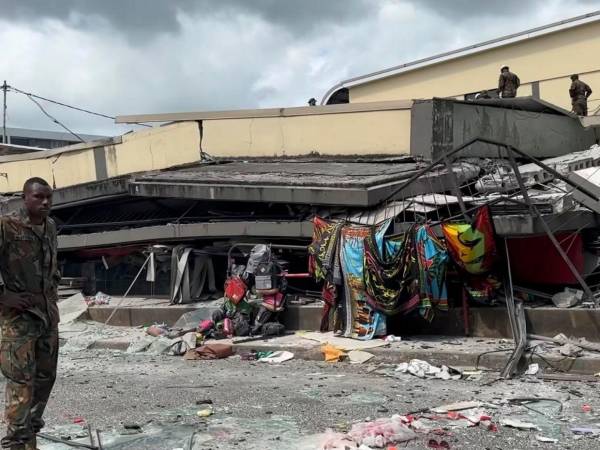 El potente sismo que golpeó Vanuatu dejó daños graves en Port Vila, con edificios colapsados, muertos y heridos mientras continúan las réplicas.