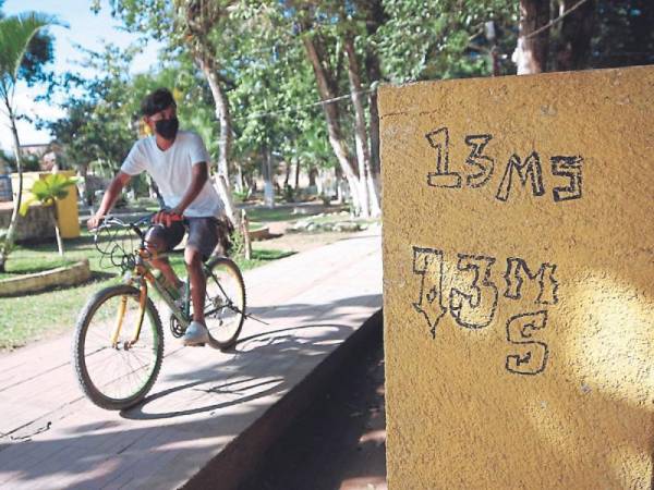 Los pobladores realizan patrullajes en las comunidades para contrarrestar la delincuencia. En las zonas operan maras y pandillas, así como redes de tráfico y distribución de droga. Los habitantes sienten la inseguridad y temen salir de sus casas después de las 8:00 PM.