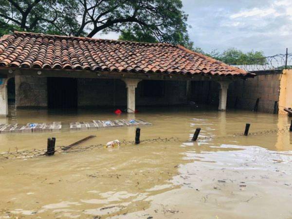 Una vez más, los residentes de El Cubulero, Alianza, Valle, se enfrentan a las devastadoras consecuencias del desbordamiento del Río Goascorán, provocado por las intensas lluvias.