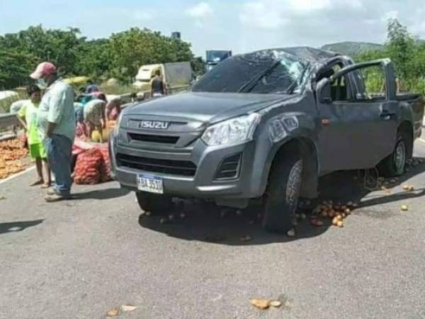 Versiones preliminares indicaron que el conductor perdió el control de su vehículo provocando que este volcara de manera estrepitosa.