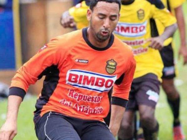 A lo largo de su trayectoria, Elmer Canales vistió la camiseta de diferentes equipos en Liga Nacional.