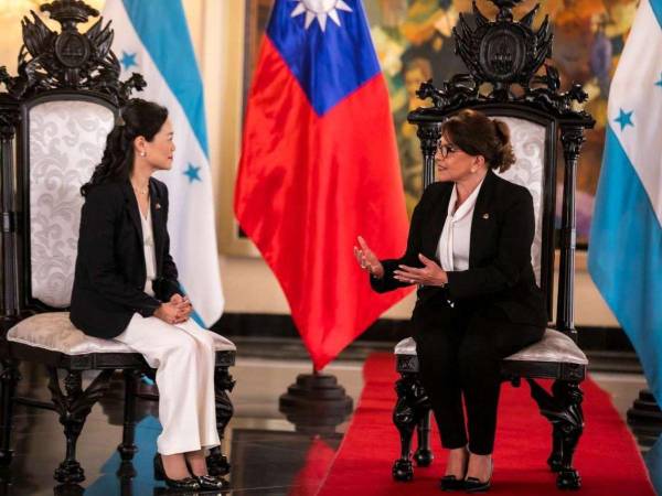 El 28 de julio de 2022 la presidenta Xiomara Castro recibió las cartas credenciales de la entonces embajadora de Taiwán en Honduras, Vivia Chang. La diplomática dejó el país el 23 de marzo.