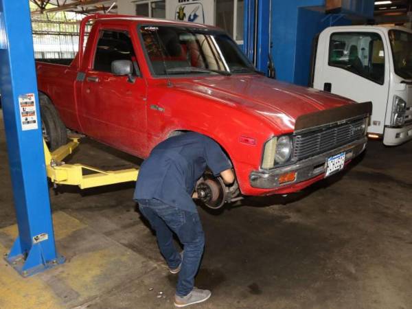 Mecánica automotriz, soldadura, costura entre otros oficios son los que se necesitan para cubrir estas plazas de trabajo.