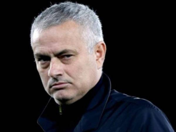 El despido de Mourinho junto a su cuerpo técnico, supuso la millonaria cantidad de 19,6 millones de libras esterlinas. Foto / AFP