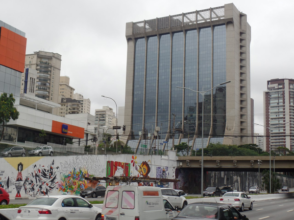 Ciudad de Sao Paulo esta a 70 Km del mar, no cuenta con playas.