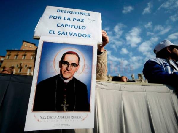 Romero —'La Voz de los sin voz', como le llamaron por abogar por los más pobres e indefensos durante la represión impulsada por los militares en los años 70—, fue asesinado por un francotirador mientras oficiaba misa en la capilla La Divina Providencia el 24 de marzo de 1980.