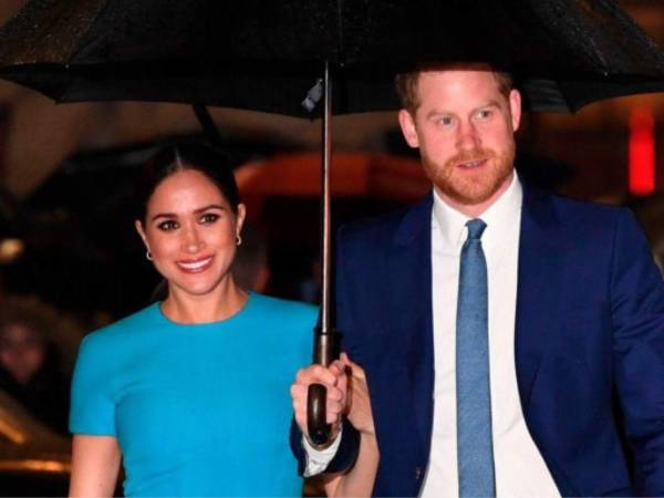 La pareja se mantuvo dentro del Palacio de Buckingham viendo el desfile militar.