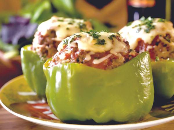 Los rellenos añaden un toque personal y único a cada receta, permitiendo a los chefs y cocineros hondureños explorar una amplia variedad de sabores y texturas.