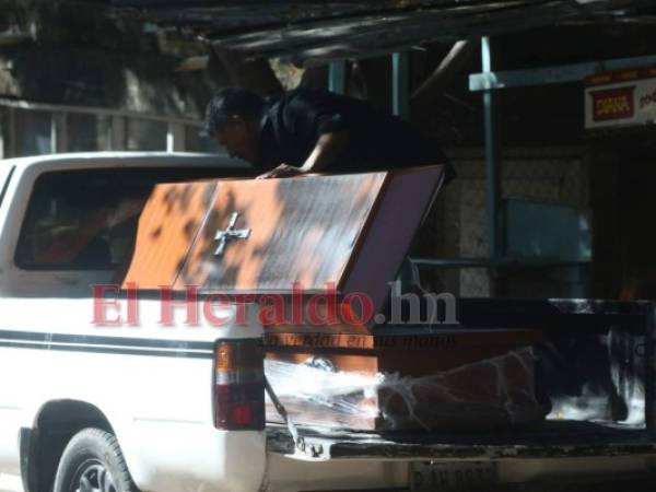 Los familiares reclamaron el cadáver en la morgue capitalina.