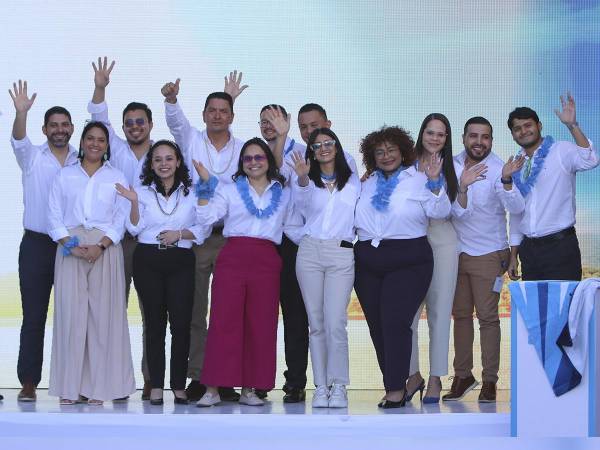 <i>El equipo ejecutivo de UNO, comprometido con la excelencia y la innovación, lidera la campaña VERUNO para brindar a sus clientes experiencias únicas y emocionantes durante esta temporada.</i>