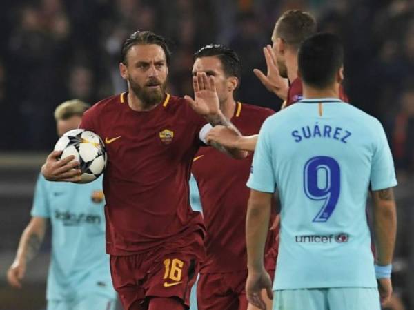 Ante un Barça muy gris y que apenas creó peligro, los romanos voltearon la eliminatoria con los goles del bosnio Edin Dzeko (6), Daniele de Rossi de penal (58) y del griego Kostas Manolas (82). (AFP)