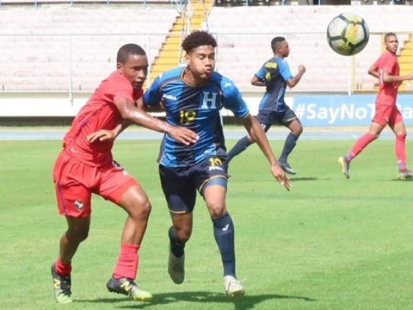 Acciones del partido entre la Selección de Honduras y el combinado de Panamá Sub-17.