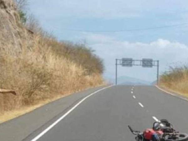 Personas que transitaban por el sector alertaron a las autoridades sobre el percance vial