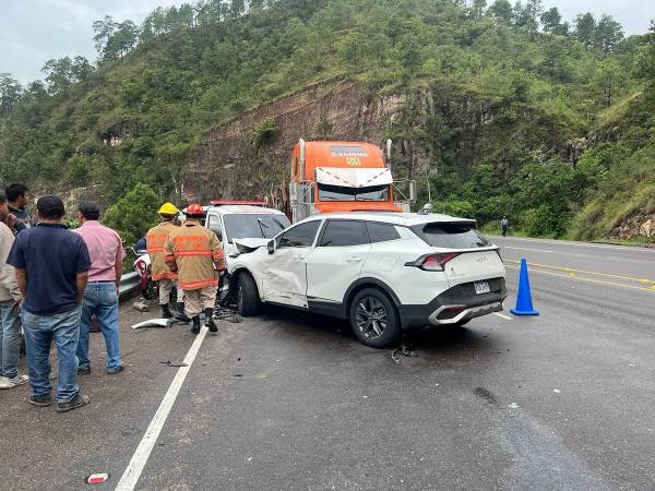 Conductor muere en cuádruple choque en cuesta de la Virgen