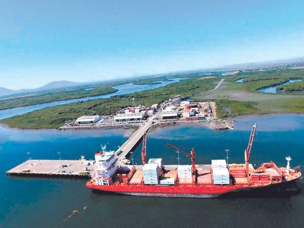 El puerto de San Lorenzo tiene pendientes obras como el dragado, ampliación del muelle e instalación de dos grúas pórtico Post-Panamax.