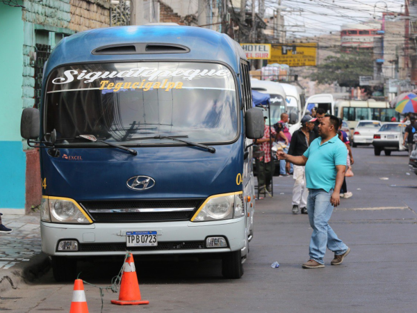 Más de 400 empresas de transporte interurbano funcionan en la capital, la mayoría funcionan en la vía pública.