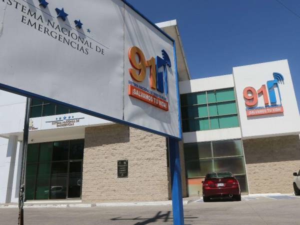 En el 911 está prohibido el paso a la prensa. Así fue captado el jueves el Centro de Monitoreo sin operadores que respondan llamadas o monitoreen las cámaras.