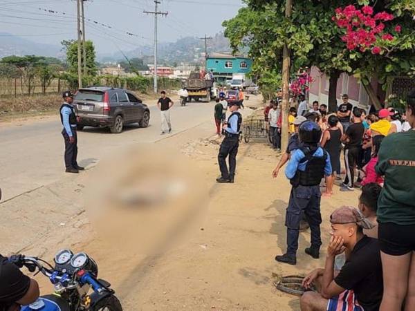 El cuerpo del hombre quedó tendido en una polvorienta calle ante la zozobra de los vecinos.