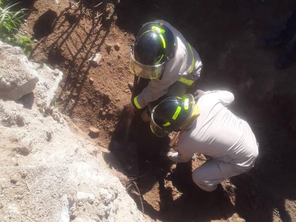 Los bomberos llegaron hasta el lugar de los hechos para tratar de salvar la vida del joven, sin embargo, ya era demasiado tarde.