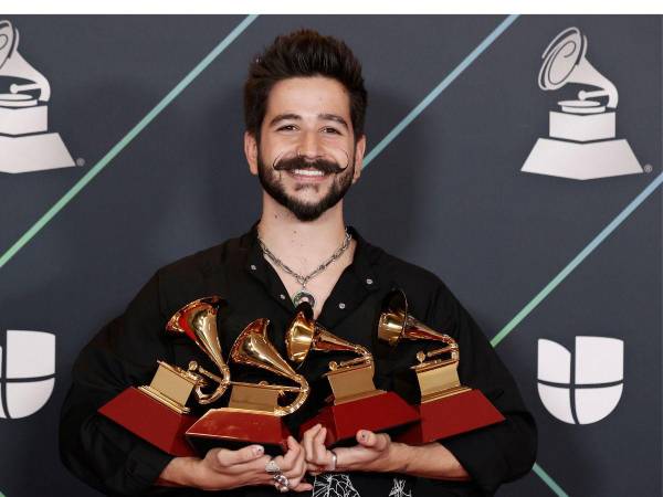 En los Latin Grammy de 2021 fue uno de los máximos ganadores con cuatro gramofónos dorados. Los premios los obtuvo por su canción “Vida de rico” y su álbum “Mis manos”.