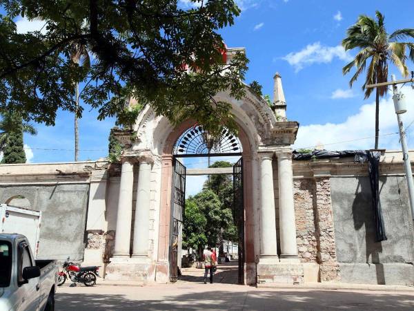 Para muchas personas visitar un cementerio es experimentar miedo, presentimiento de malas vibras y hasta escalofríos por creer ver que se cruzan sombras entre las tumbas misteriosas. Para otros, significa nada más sepulcros y mausoleos llenos de recuerdos de aquellos que partieron al más allá.