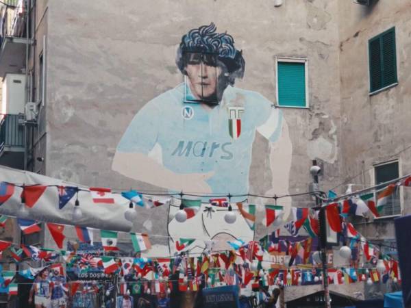 Un 25 de noviembre de 2020, el mundo del fútbol perdió a uno de las más grandes leyendas, a Diego Armando Maradona. A cuatro años de su fallecimiento, el Napoli hoy le rinde un homenaje. Más detalles a continuación.