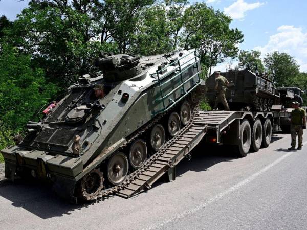 En el terreno, el Estado Mayor ucraniano informó el sábado de bombardeos rusos en el este y en Járkov.