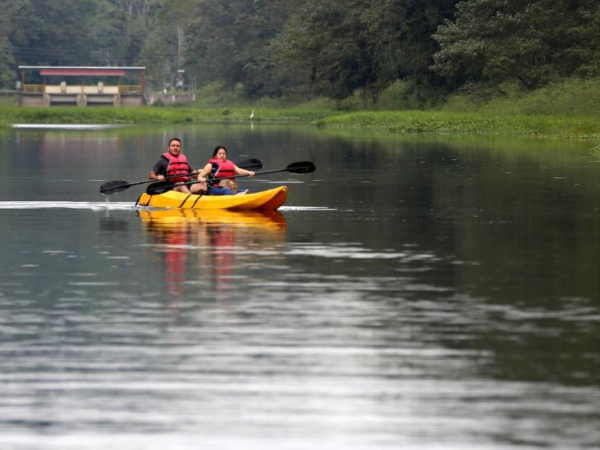 En el The Canal Seafood &amp; Grill es el lugar perfecto para realizar Kayak en Los Naranjos, Lago de Yojoa a 10 minutos de Peña Blanca.