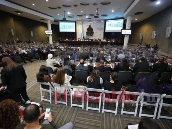 Por contagios de covid-19 el Congreso Nacional suspendió actividades legislativas este miércoles, los diputados retornaran nuevamente hasta el lunes -11 de julio-.