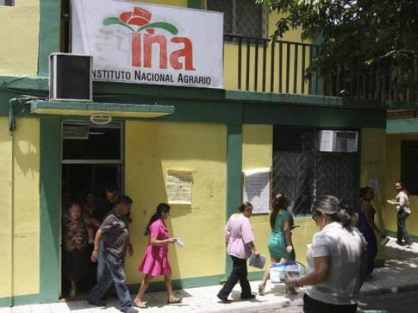 En el Instituto Nacional Agrario (INA) se realiza una “reingeniería”, por lo que se pretende despedir a unos 300 empleados a los que se les deben pagar alrededor de 600 millones de lempiras.