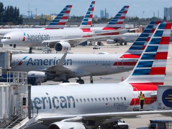 Un mecánico de American Airlines está acusado de sabotear un vuelo que llevaba decenas de pasajeros. El acusado dijo que quería cobrar horas extras. Foto Archivo AP.