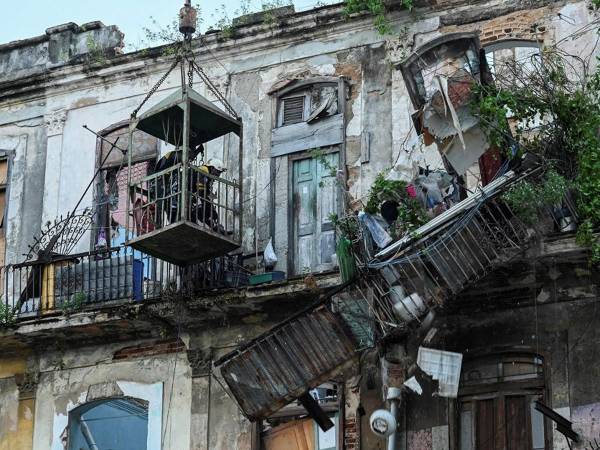 El angustioso momento en que un edificio se derrumbó en La Habana, Cuba