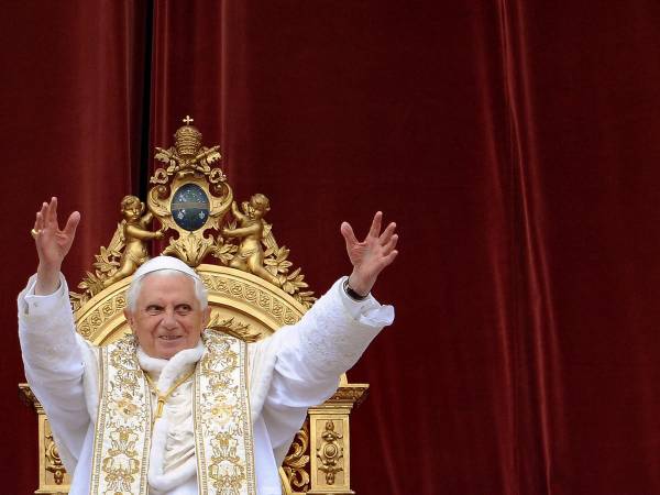 El papa Benedicto XVI murió este 31 de diciembre en el monasterio en el Vaticano donde se refugió tras renunciar a su cargo como papa en 2013.