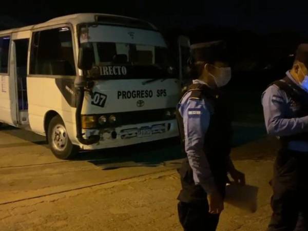 Las autoridades se encuentran analizando la unidad de transporte. Hasta el momento no hay capturas de presuntos sospechosos en el doble crimen.