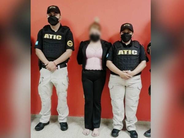 Así fue el momento en que la mujer fue capturada por agentes de la Atic.