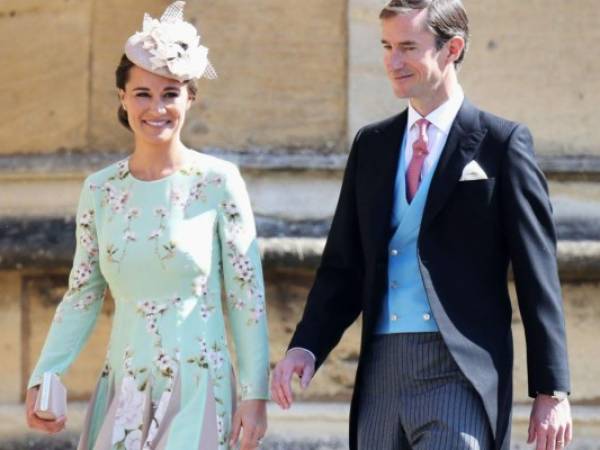 Pippa Middleton, a la izquierda y James Middleton llegan a la ceremonia de boda del Príncipe Harry y Meghan Markle en la Capilla de San Jorge en el Castillo de Windsor en Windsor, cerca de Londres, Inglaterra, el sábado 19 de mayo de 2018.