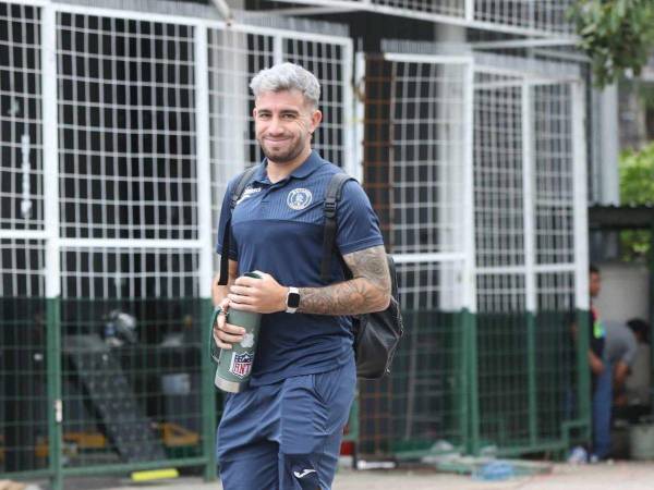 Agustín Auzmendi es un futbolista argentino, y juega como delantero en el equipo de Motagua.