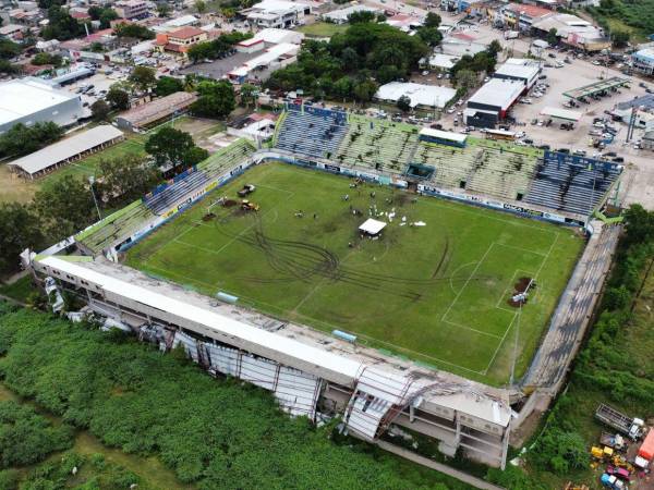 Este 2 diciembre se iniciaron los trabajos de instalación de nueva grama híbrida en el Estadio Juan Ramón Brevé Vargas de Juticalpa, el cuarto recinto deportivo de Honduras que tendrá este tipo de grama. Aquí te damos detalles de cuánto costará y qué otras obras se harán.