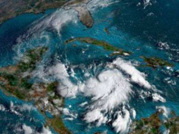 El huracán Delta se encuentra en el Caribe y al interactuar con Gamma dejará fuertes lluvias en el territorio nacional.