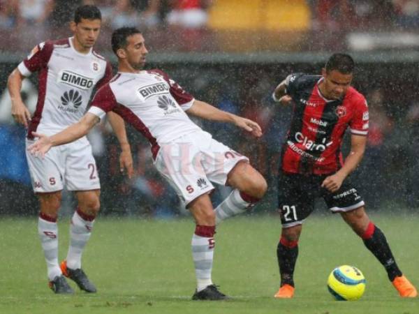 El delantero hondureño Roger Rojas es el máximo goleador de la Liga Tica.